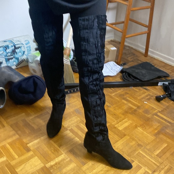 Up for sale is a pair of Mario Valentino long stretch boots. An amazing deal! - Picture 3 of 6